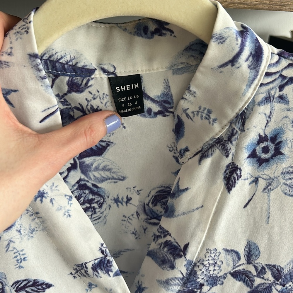 Floral Blue and White Women's Sleepwear Set - Picture 2 of 7